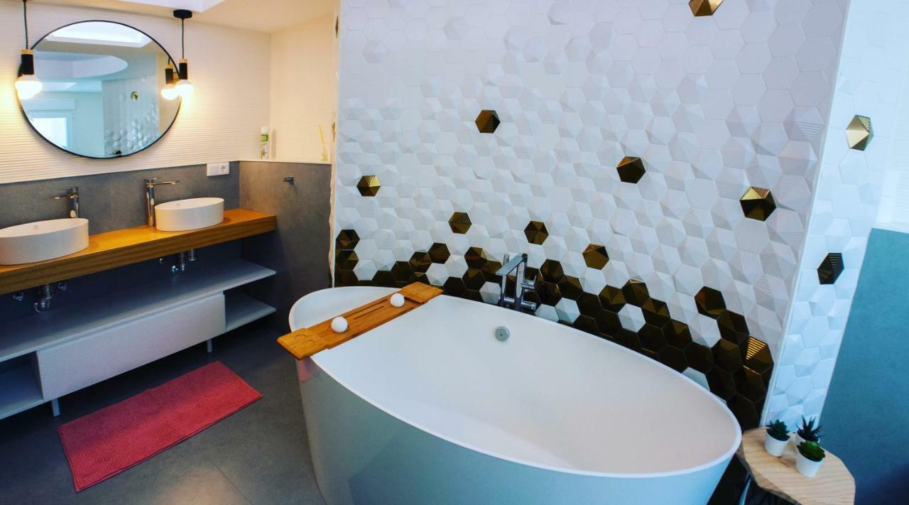 Hexagonal Design Apartment Valencia Luaran gambar